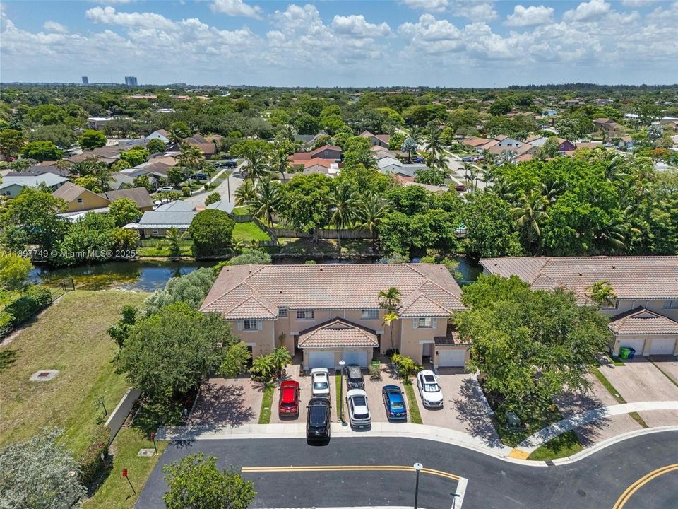 合同活跃: $450,000 (4 贝兹, 2 浴室, 1848 平方英尺)