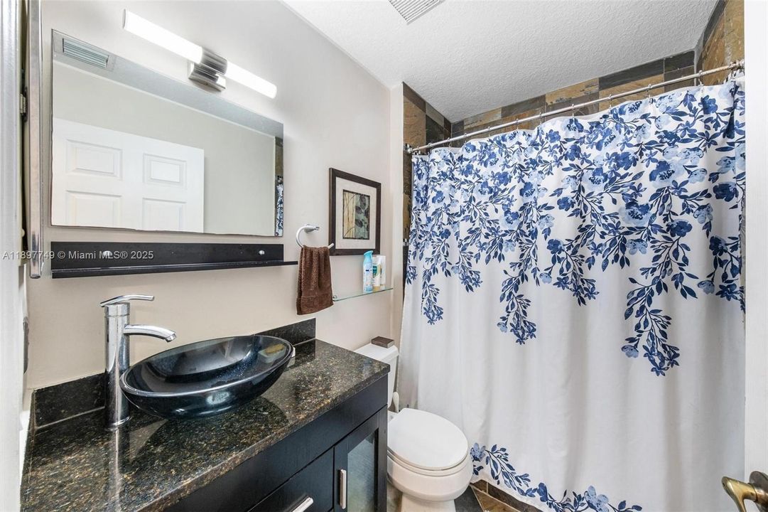 合同活跃: $450,000 (4 贝兹, 2 浴室, 1848 平方英尺)