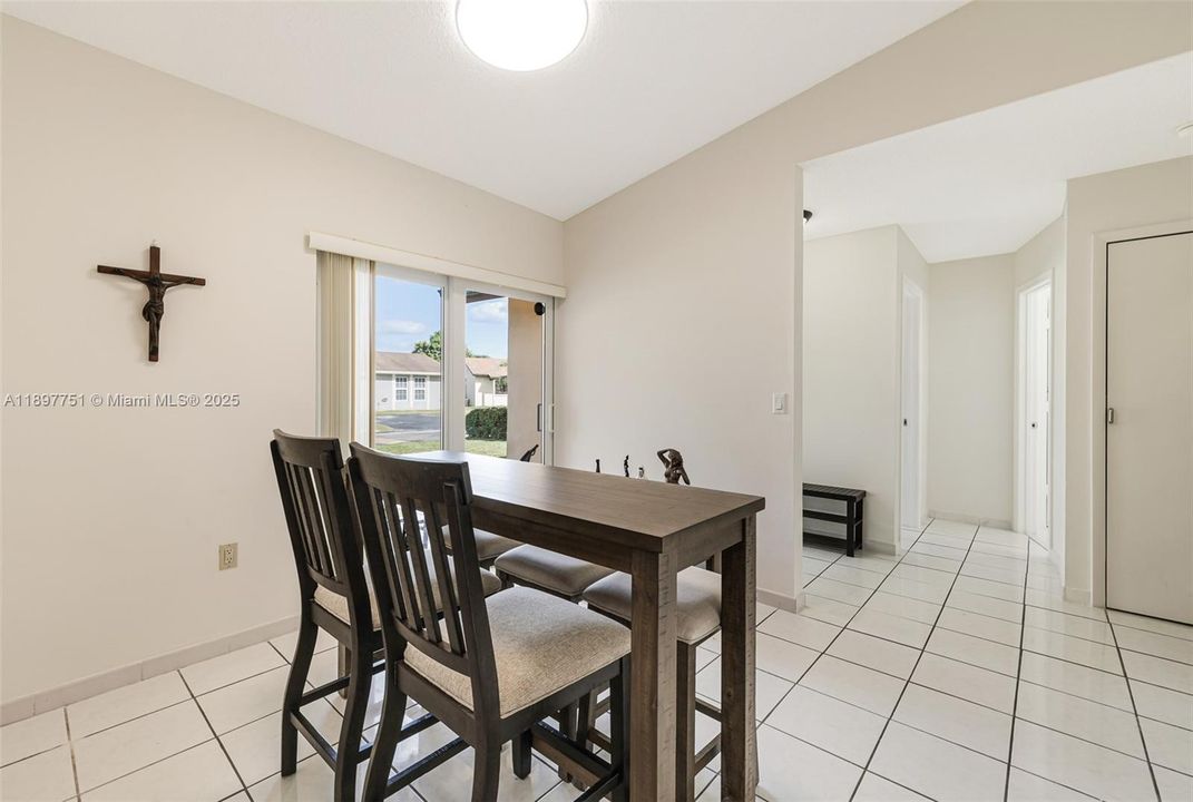 待售: $549,000 (2 贝兹, 2 浴室, 1255 平方英尺)