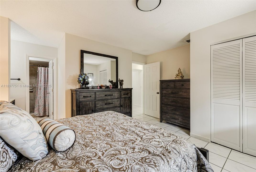 待售: $549,000 (2 贝兹, 2 浴室, 1255 平方英尺)