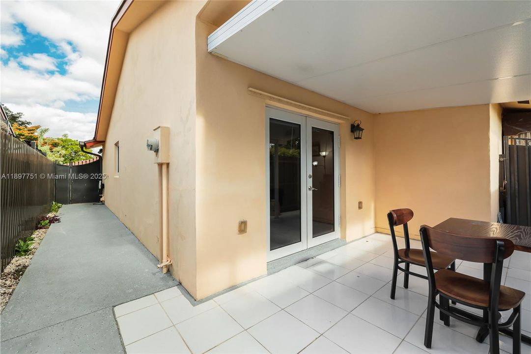 待售: $549,000 (2 贝兹, 2 浴室, 1255 平方英尺)