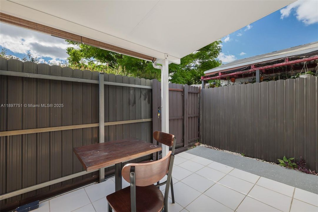 待售: $549,000 (2 贝兹, 2 浴室, 1255 平方英尺)