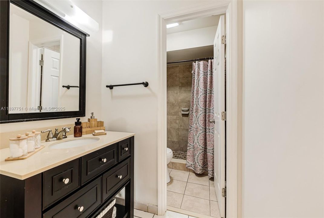 待售: $549,000 (2 贝兹, 2 浴室, 1255 平方英尺)