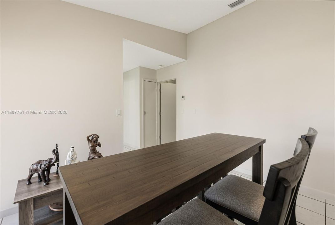 待售: $549,000 (2 贝兹, 2 浴室, 1255 平方英尺)