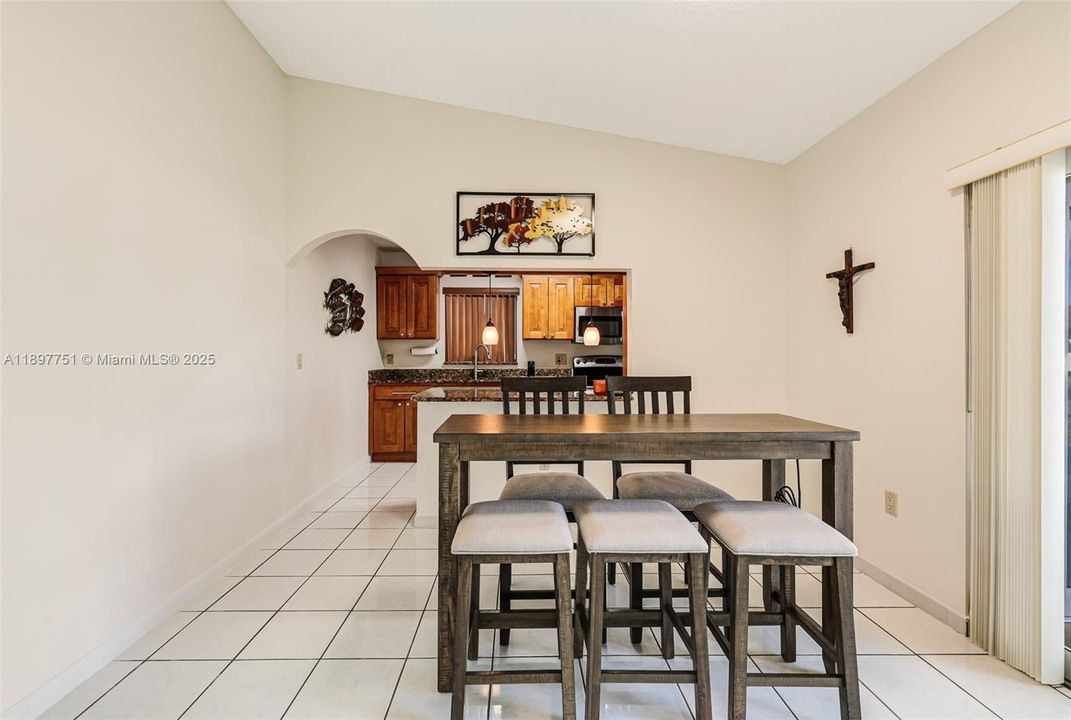 待售: $549,000 (2 贝兹, 2 浴室, 1255 平方英尺)