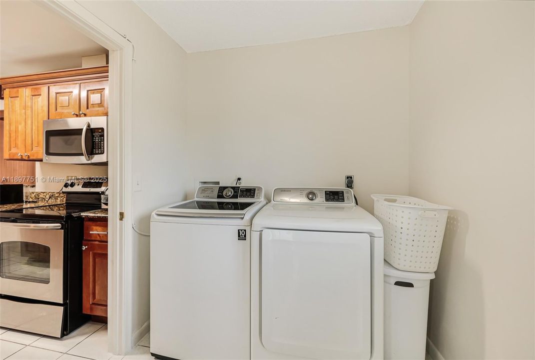 待售: $549,000 (2 贝兹, 2 浴室, 1255 平方英尺)