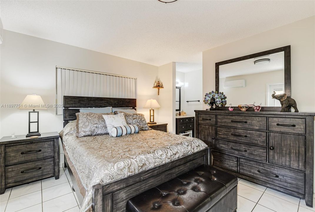 待售: $549,000 (2 贝兹, 2 浴室, 1255 平方英尺)