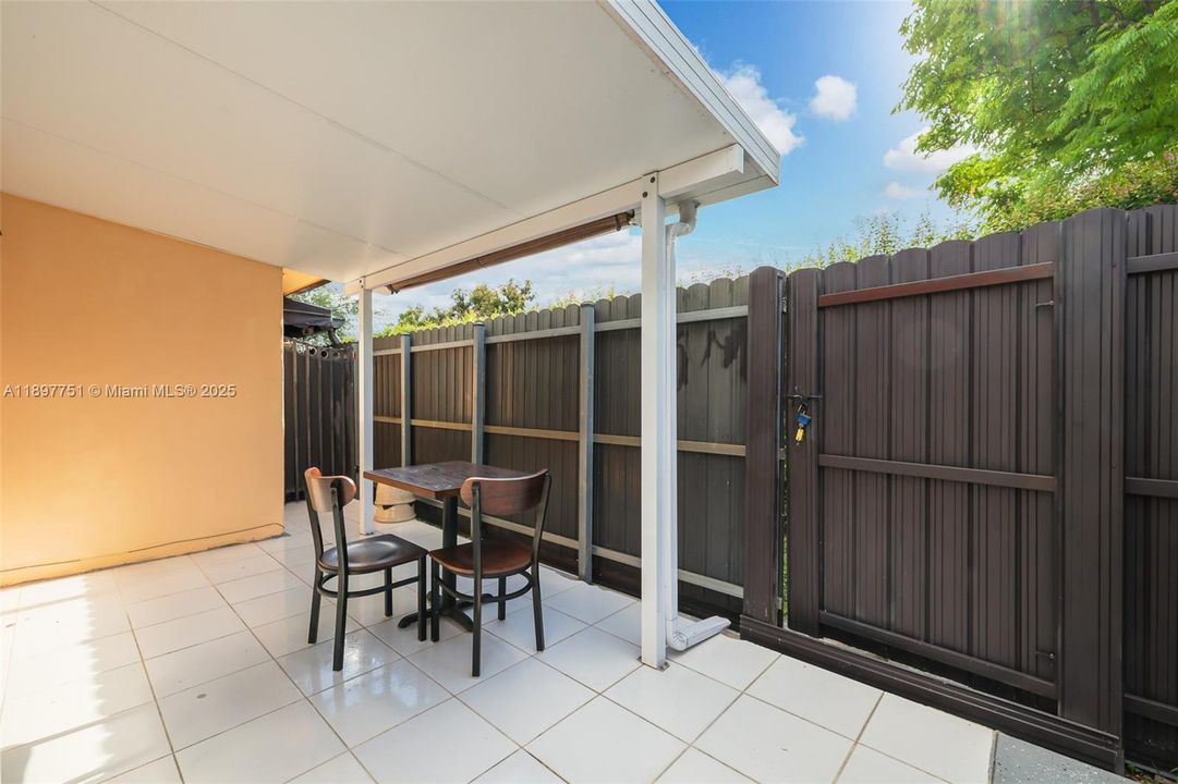 待售: $549,000 (2 贝兹, 2 浴室, 1255 平方英尺)