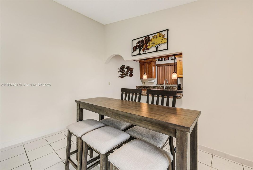 待售: $549,000 (2 贝兹, 2 浴室, 1255 平方英尺)