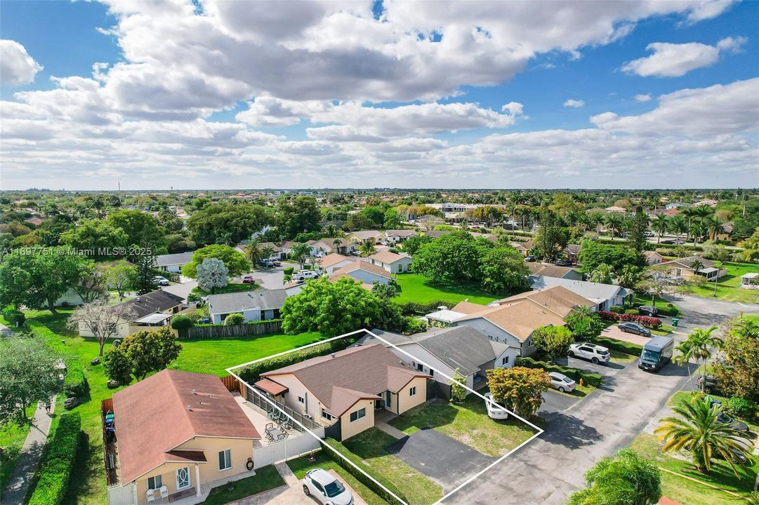 待售: $549,000 (2 贝兹, 2 浴室, 1255 平方英尺)