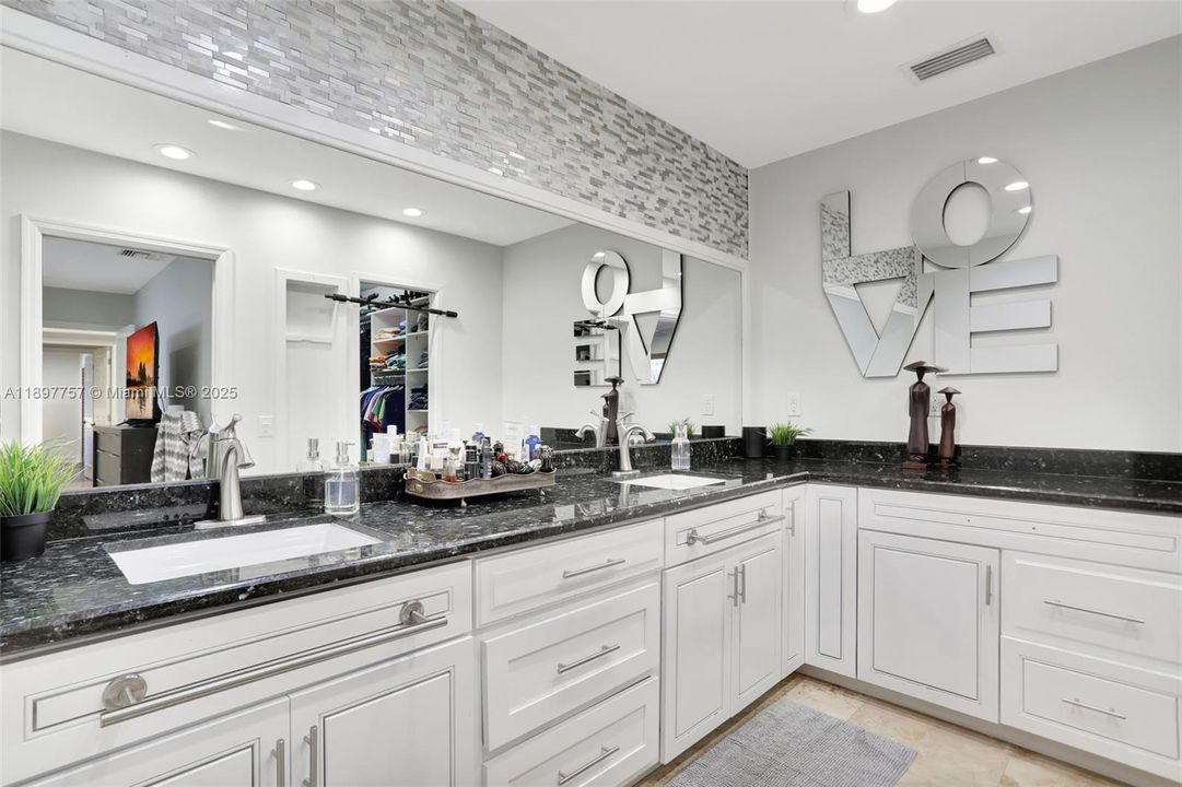 For Rent: $4,200 (3 beds, 3 baths, 2480 Square Feet)