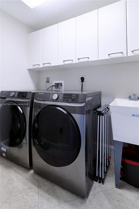 Recently Rented: $7,300 (2 beds, 3 baths, 2115 Square Feet)