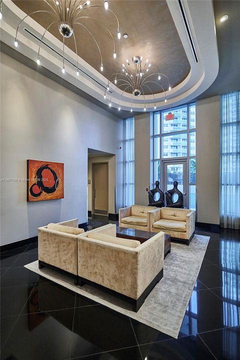 Recently Rented: $7,300 (2 beds, 3 baths, 2115 Square Feet)