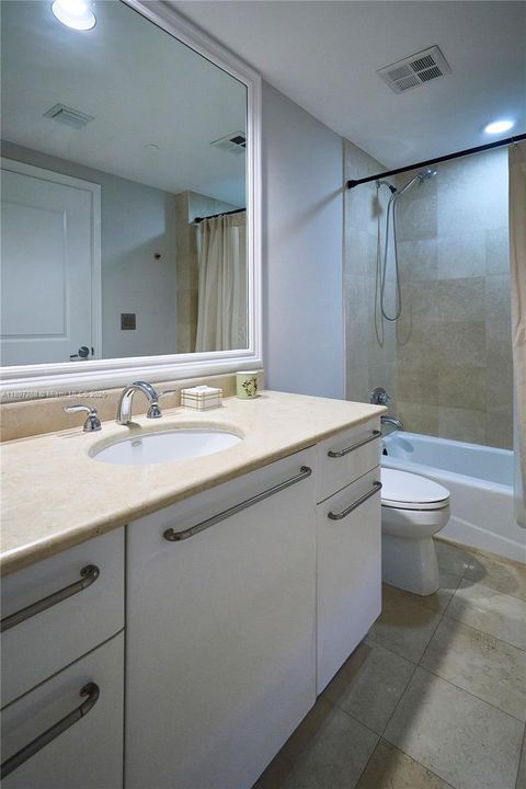 Recently Rented: $7,300 (2 beds, 3 baths, 2115 Square Feet)