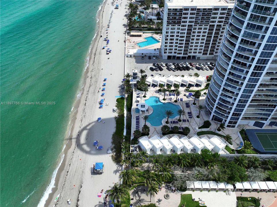 Recently Rented: $7,300 (2 beds, 3 baths, 2115 Square Feet)