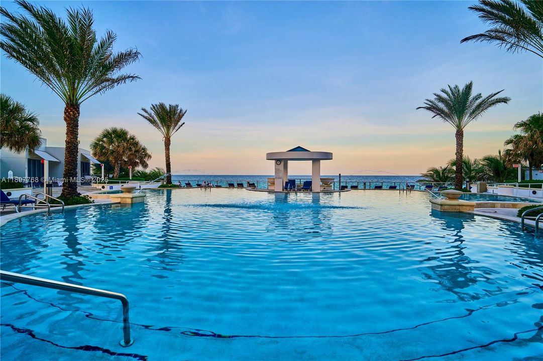 Recently Rented: $7,300 (2 beds, 3 baths, 2115 Square Feet)