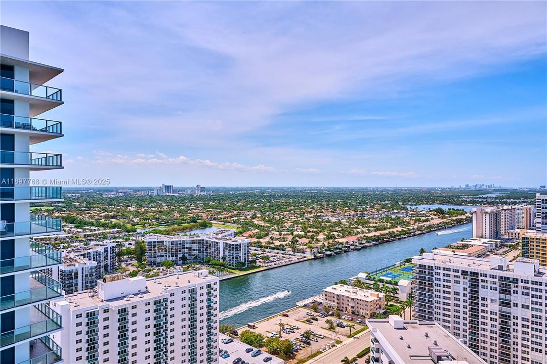 Recently Rented: $7,300 (2 beds, 3 baths, 2115 Square Feet)