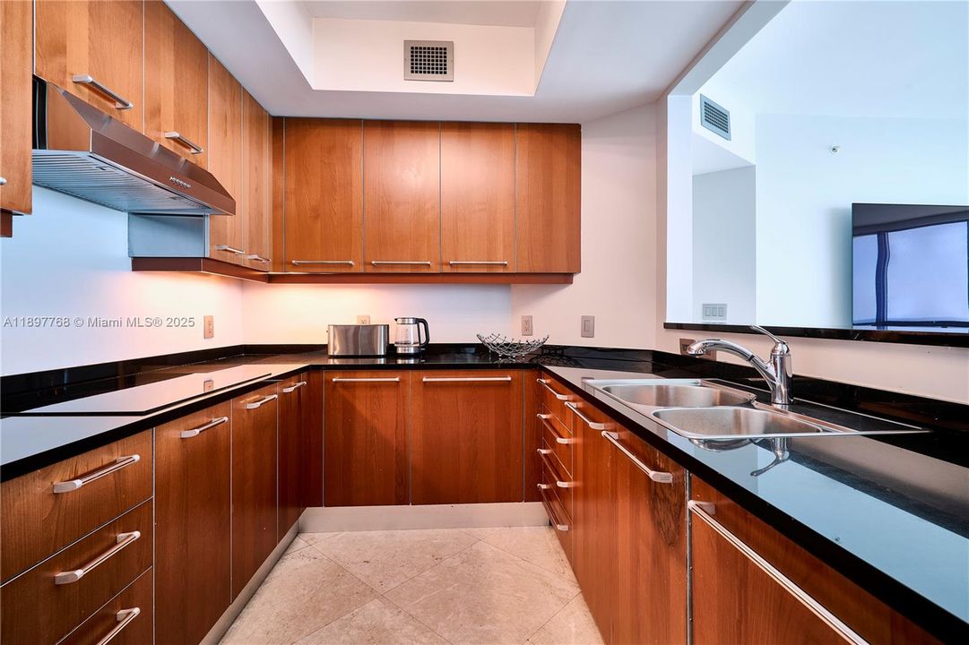 Recently Rented: $7,300 (2 beds, 3 baths, 2115 Square Feet)