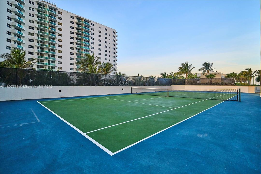 Recently Rented: $7,300 (2 beds, 3 baths, 2115 Square Feet)