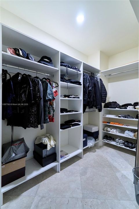 Recently Rented: $7,300 (2 beds, 3 baths, 2115 Square Feet)