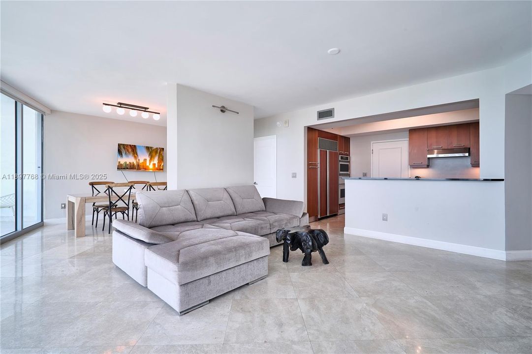 Recently Rented: $7,300 (2 beds, 3 baths, 2115 Square Feet)