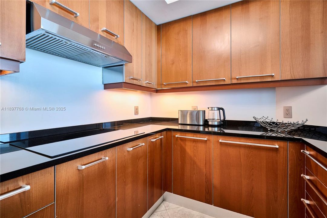 Recently Rented: $7,300 (2 beds, 3 baths, 2115 Square Feet)