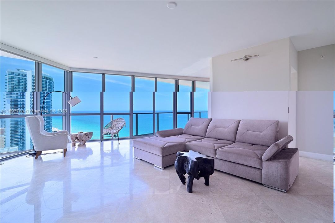 Recently Rented: $7,300 (2 beds, 3 baths, 2115 Square Feet)