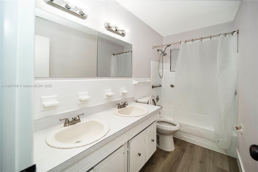 For Sale: $469,000 (4 beds, 2 baths, 1209 Square Feet)