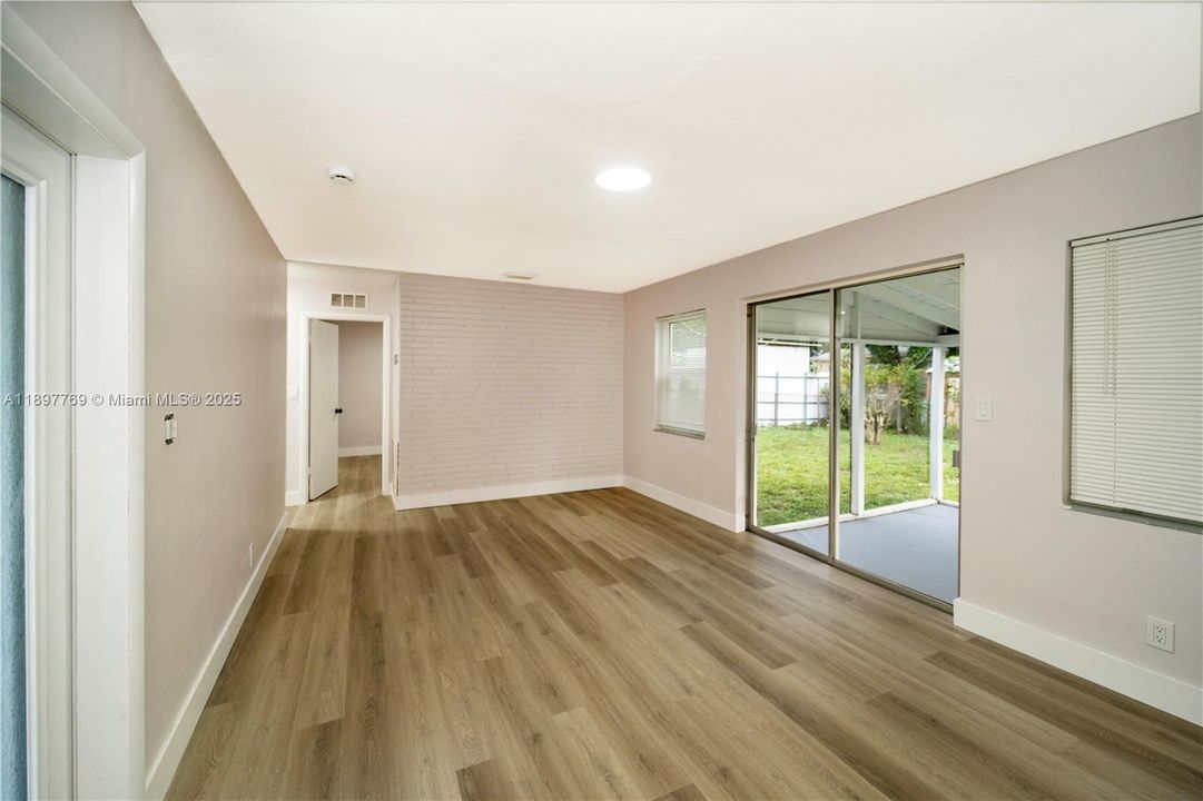 For Sale: $469,000 (4 beds, 2 baths, 1209 Square Feet)