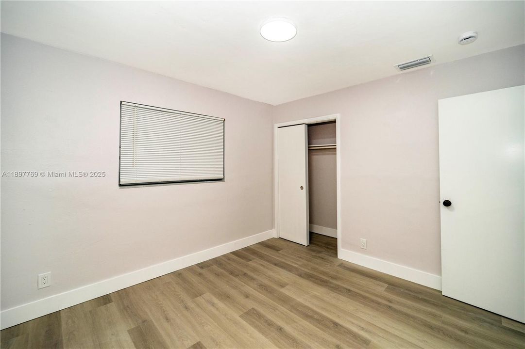 For Sale: $469,000 (4 beds, 2 baths, 1209 Square Feet)