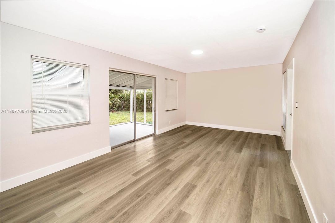 For Sale: $469,000 (4 beds, 2 baths, 1209 Square Feet)