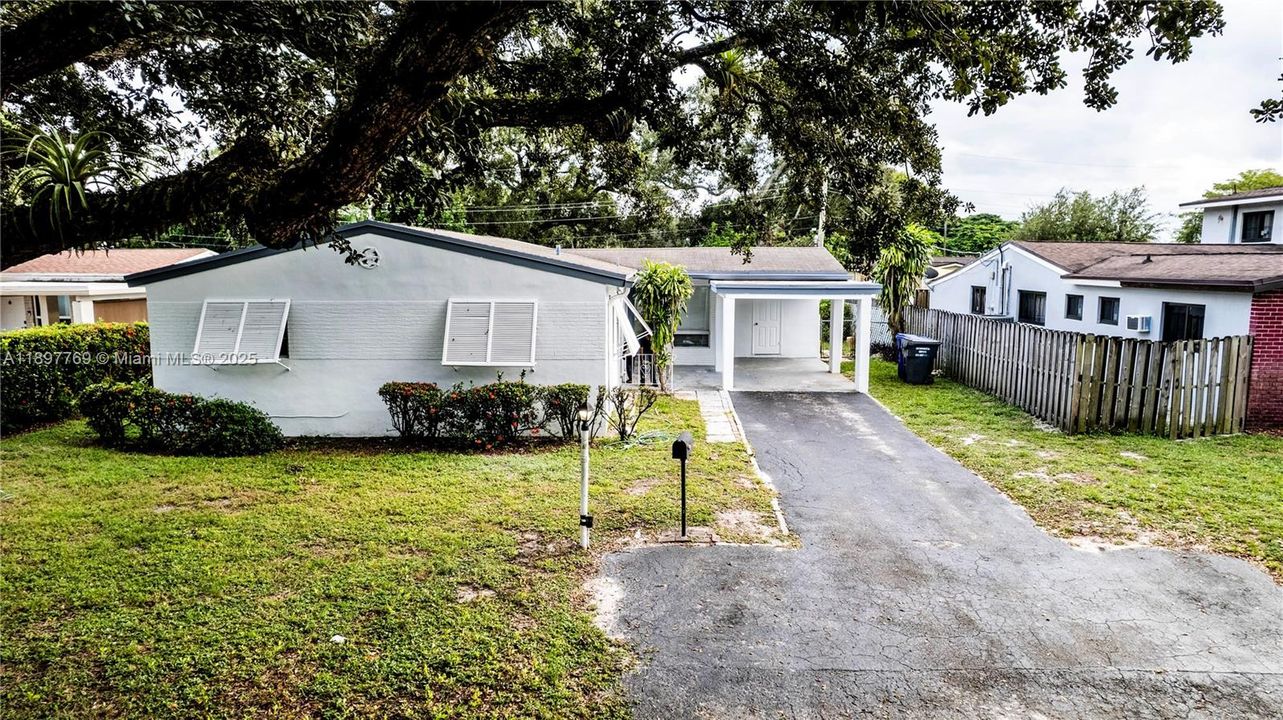 For Sale: $469,000 (4 beds, 2 baths, 1209 Square Feet)