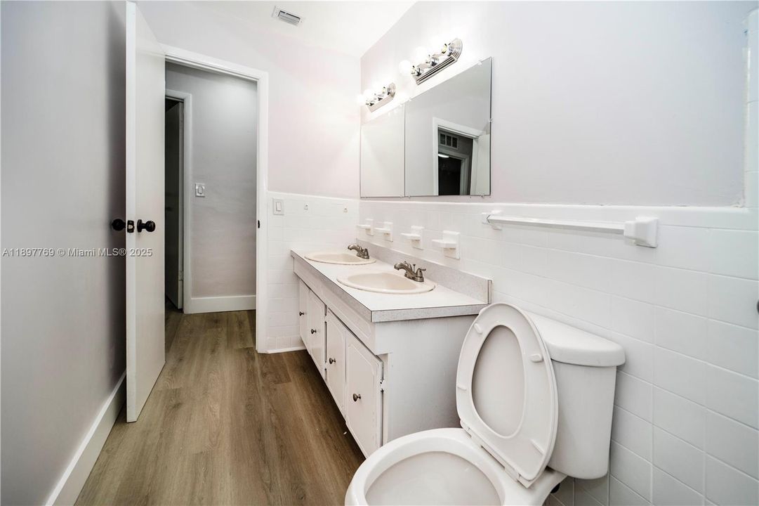 For Sale: $469,000 (4 beds, 2 baths, 1209 Square Feet)