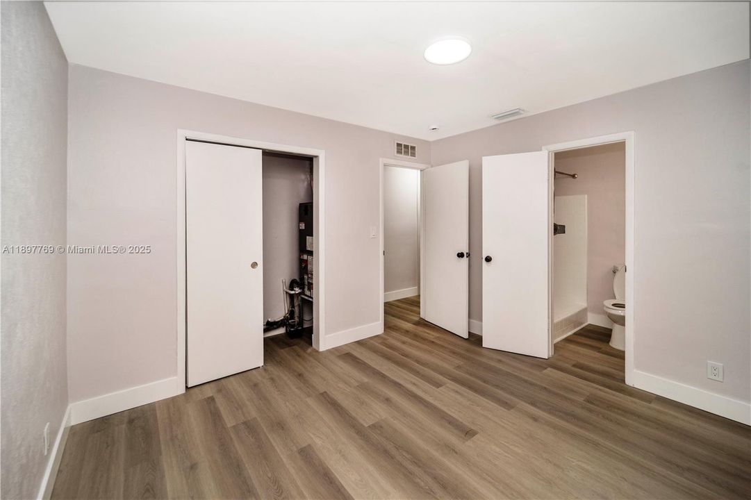 For Sale: $469,000 (4 beds, 2 baths, 1209 Square Feet)