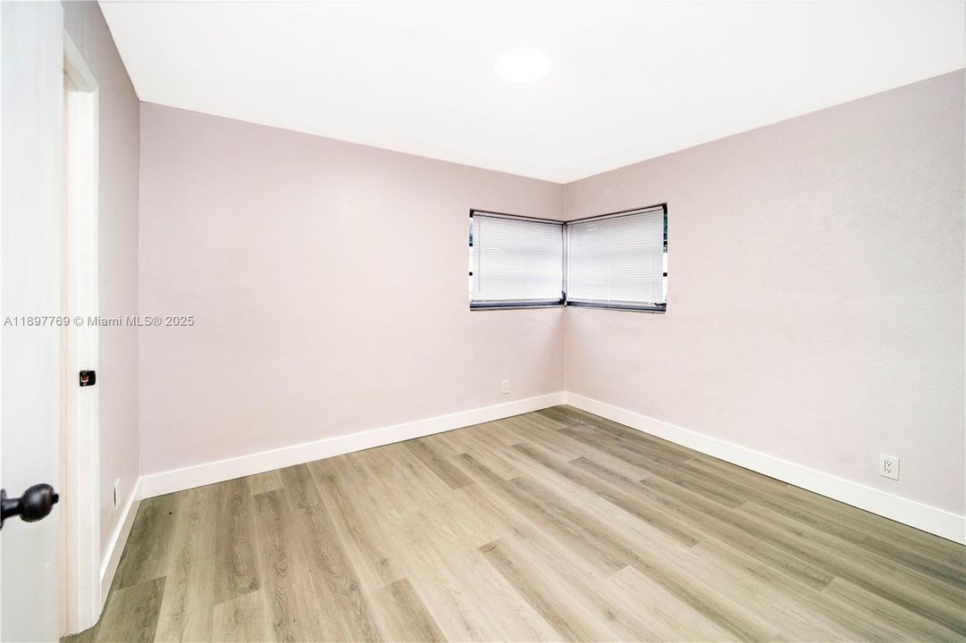 For Sale: $469,000 (4 beds, 2 baths, 1209 Square Feet)