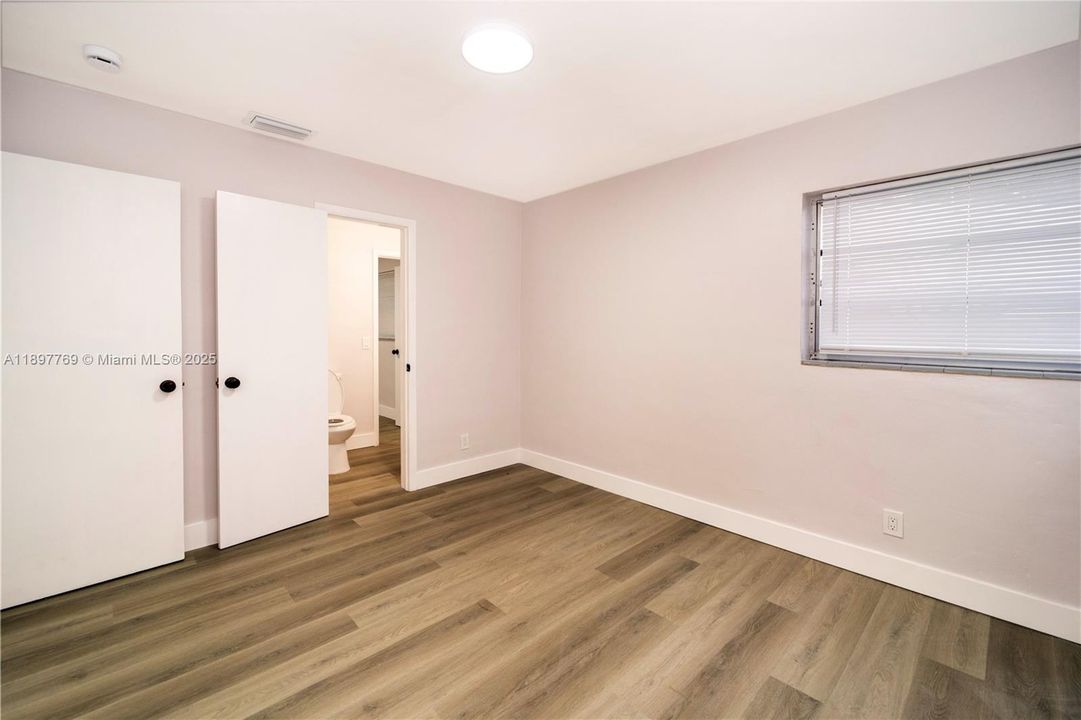 For Sale: $469,000 (4 beds, 2 baths, 1209 Square Feet)