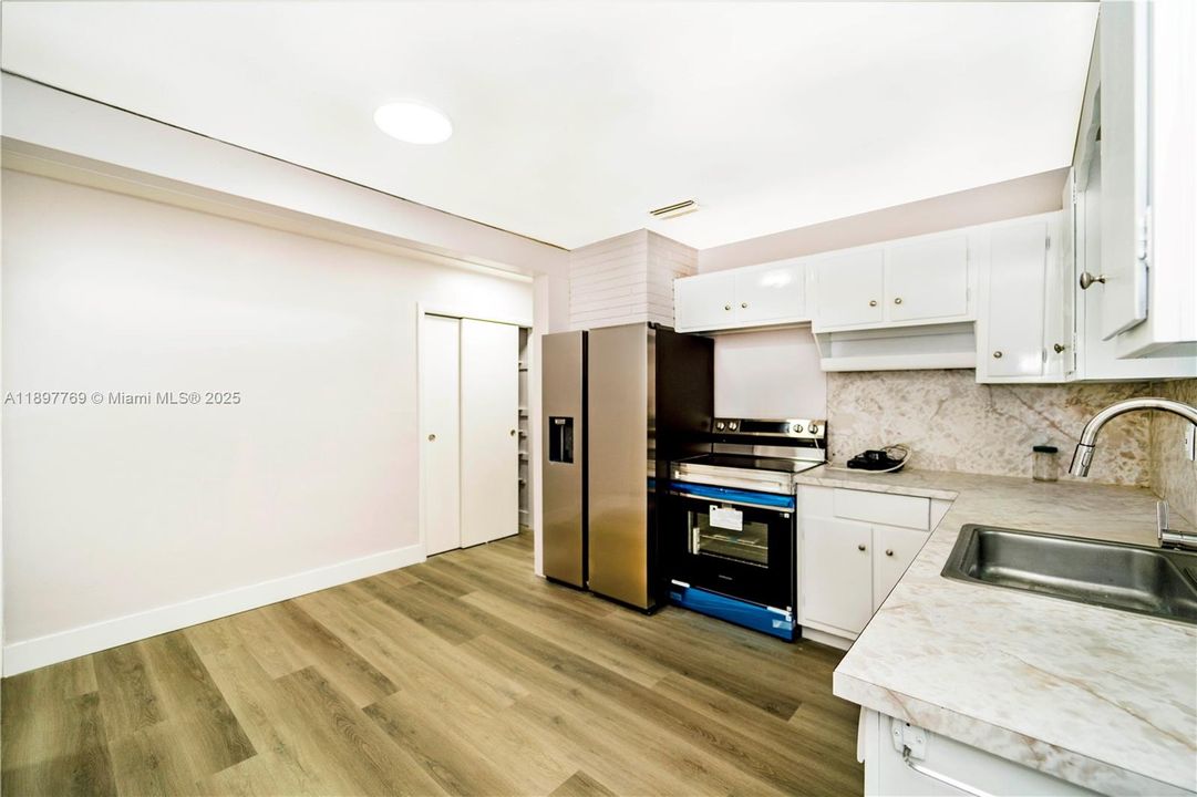 For Sale: $469,000 (4 beds, 2 baths, 1209 Square Feet)
