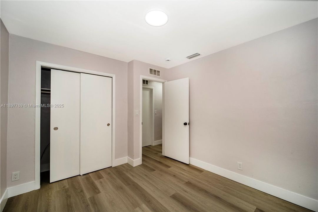 For Sale: $469,000 (4 beds, 2 baths, 1209 Square Feet)