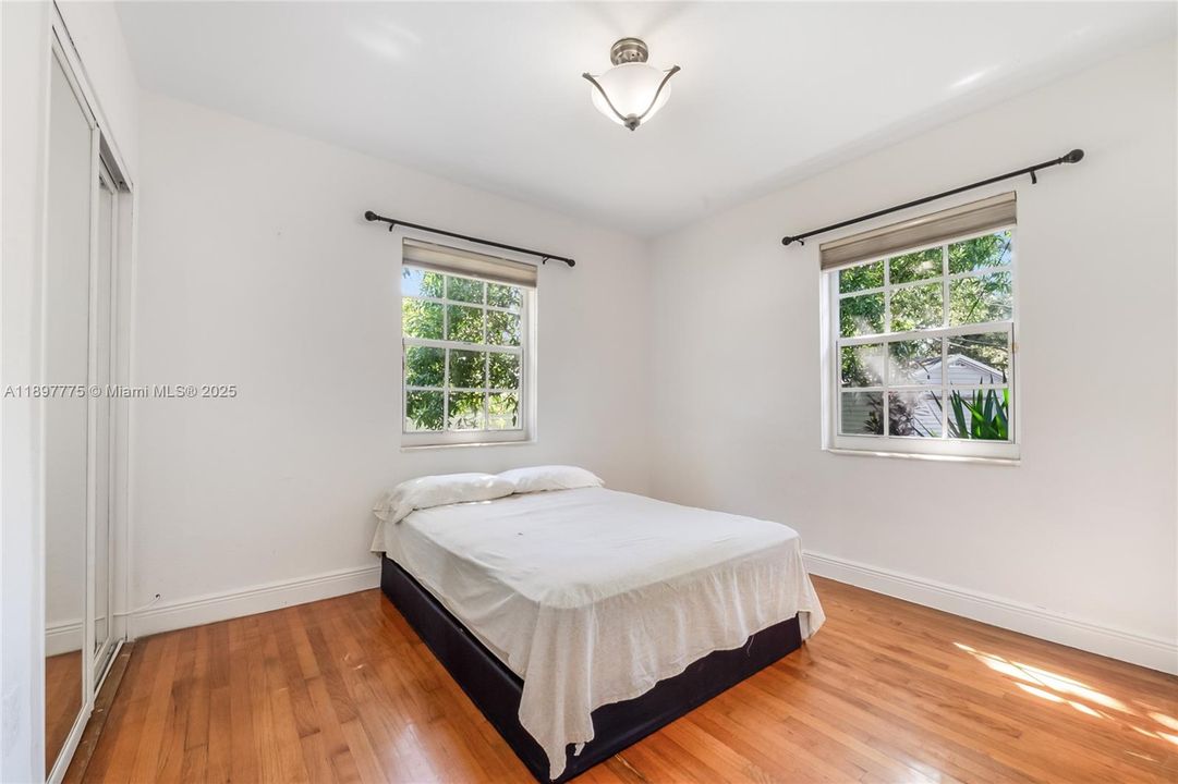 For Sale: $699,900 (2 beds, 1 baths, 1330 Square Feet)