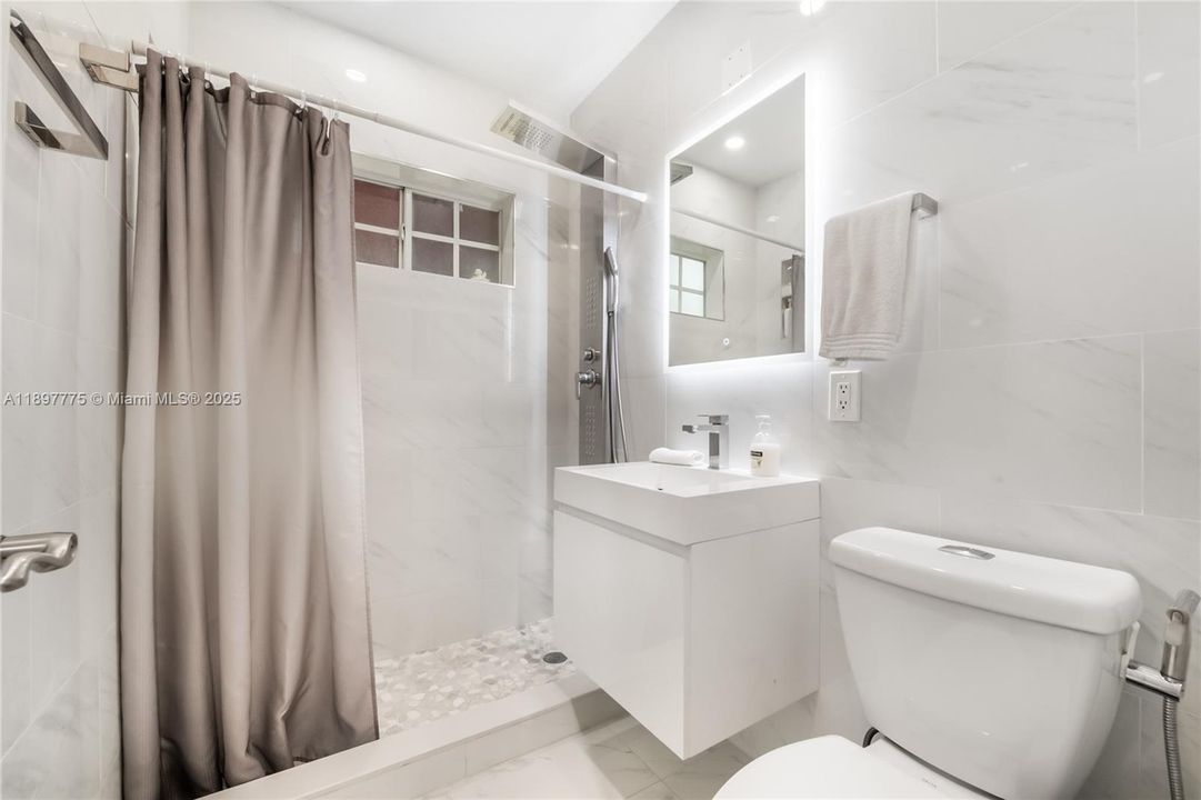 For Sale: $699,900 (2 beds, 1 baths, 1330 Square Feet)