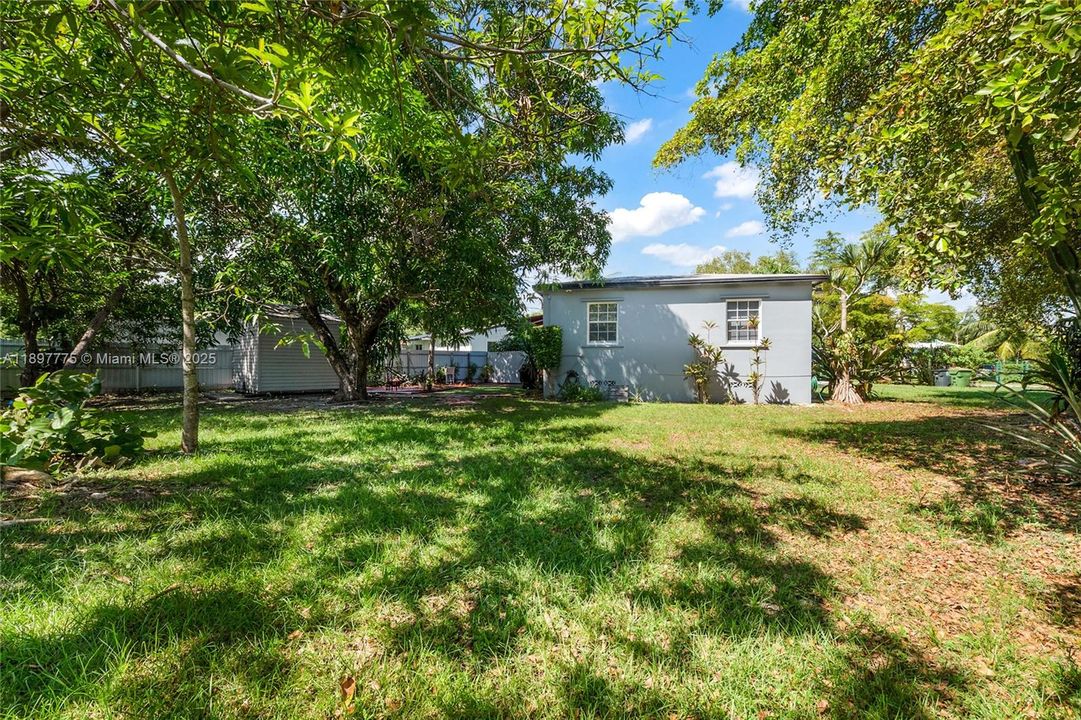 For Sale: $699,900 (2 beds, 1 baths, 1330 Square Feet)