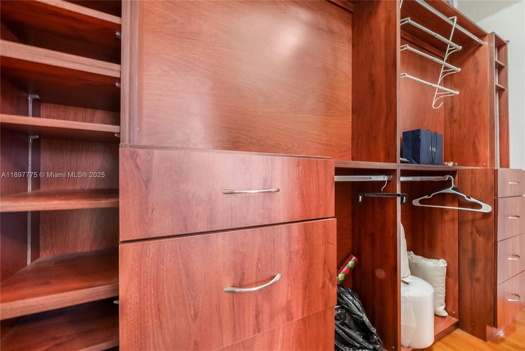 For Sale: $699,900 (2 beds, 1 baths, 1330 Square Feet)