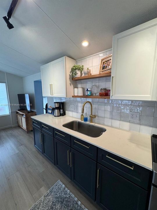 待售: $69,900 (2 贝兹, 1 浴室, 2990 平方英尺)