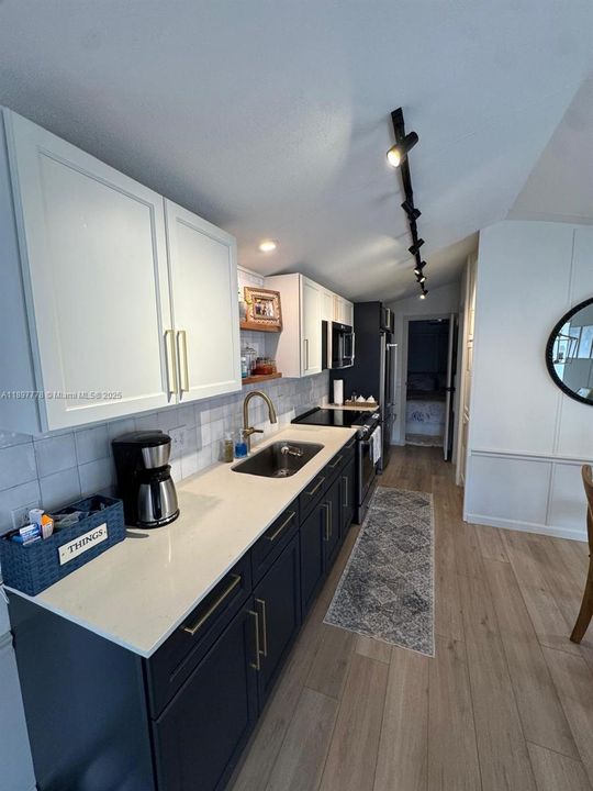 待售: $69,900 (2 贝兹, 1 浴室, 2990 平方英尺)