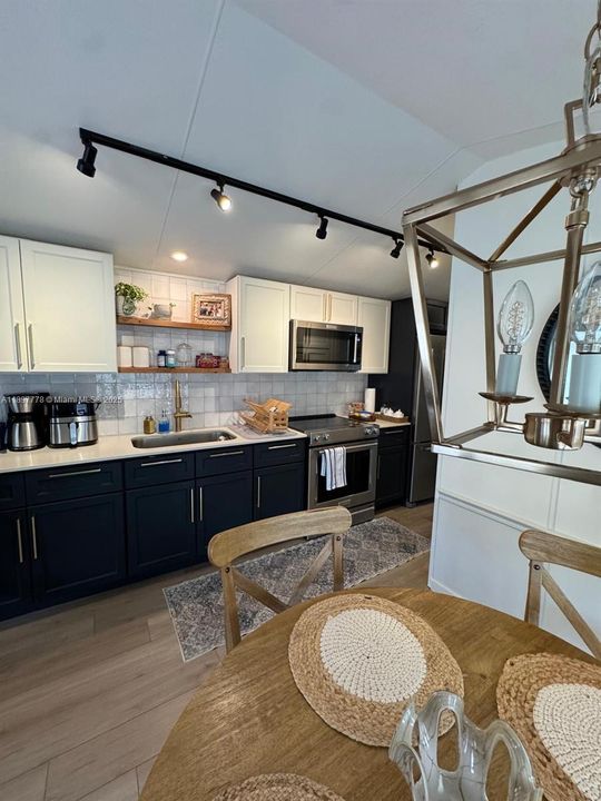 待售: $69,900 (2 贝兹, 1 浴室, 2990 平方英尺)