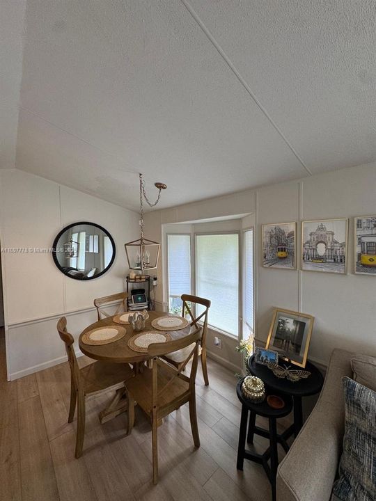 待售: $69,900 (2 贝兹, 1 浴室, 2990 平方英尺)