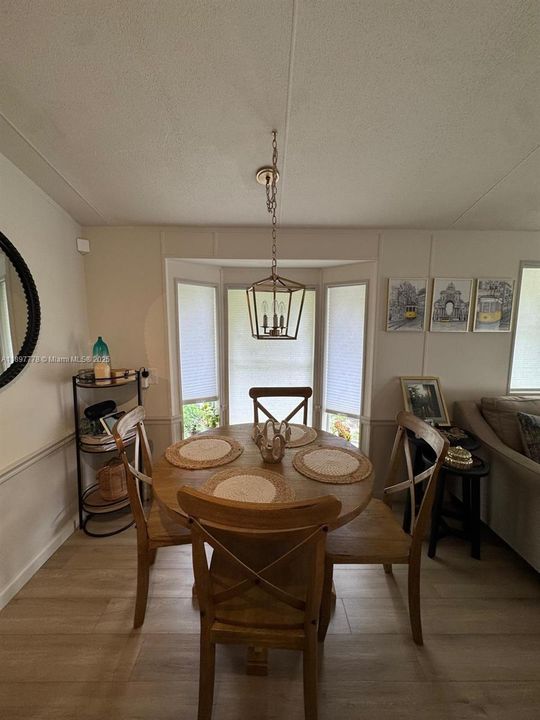 待售: $69,900 (2 贝兹, 1 浴室, 2990 平方英尺)