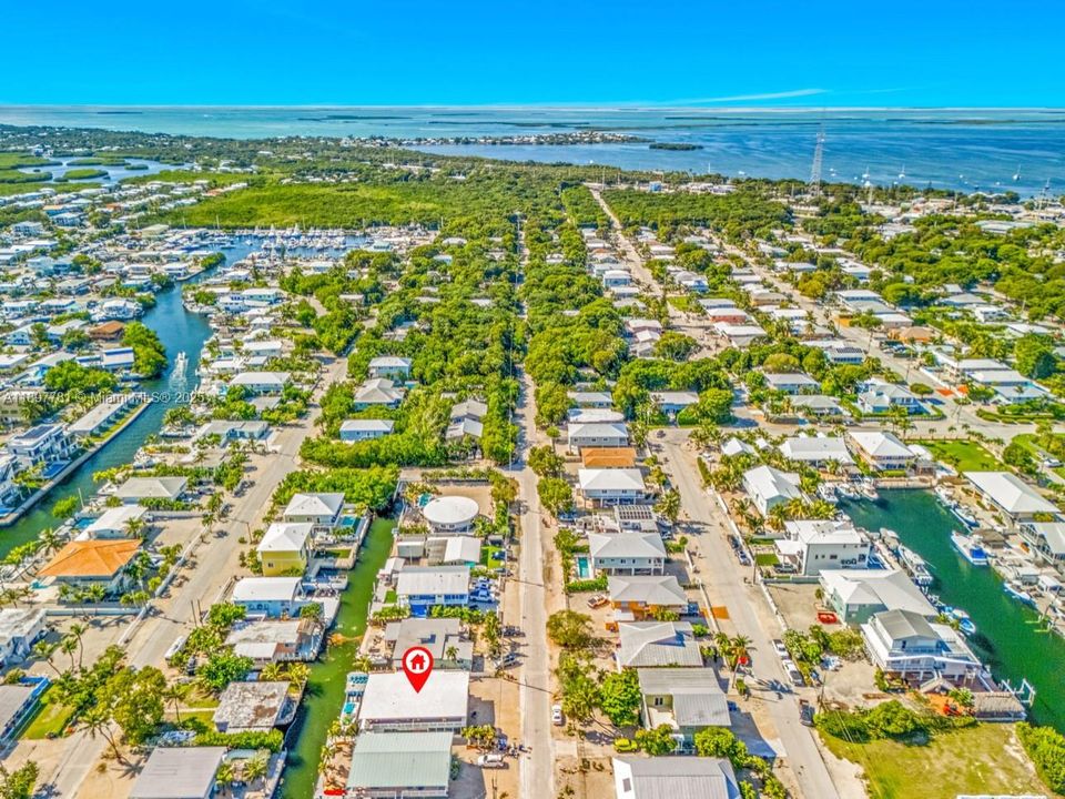 For Rent: $3,000 (2 beds, 1 baths, 900 Square Feet)