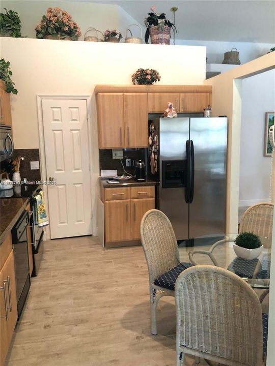 For Sale: $480,000 (3 beds, 2 baths, 1747 Square Feet)