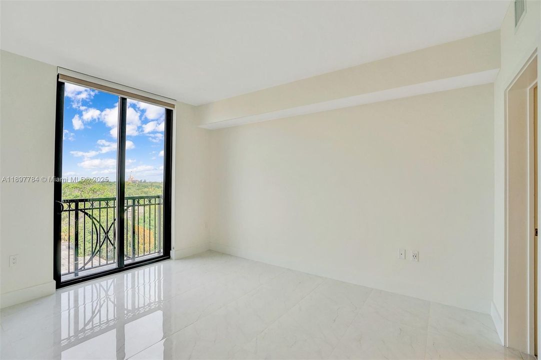 Active With Contract: $5,500 (2 beds, 2 baths, 1032 Square Feet)